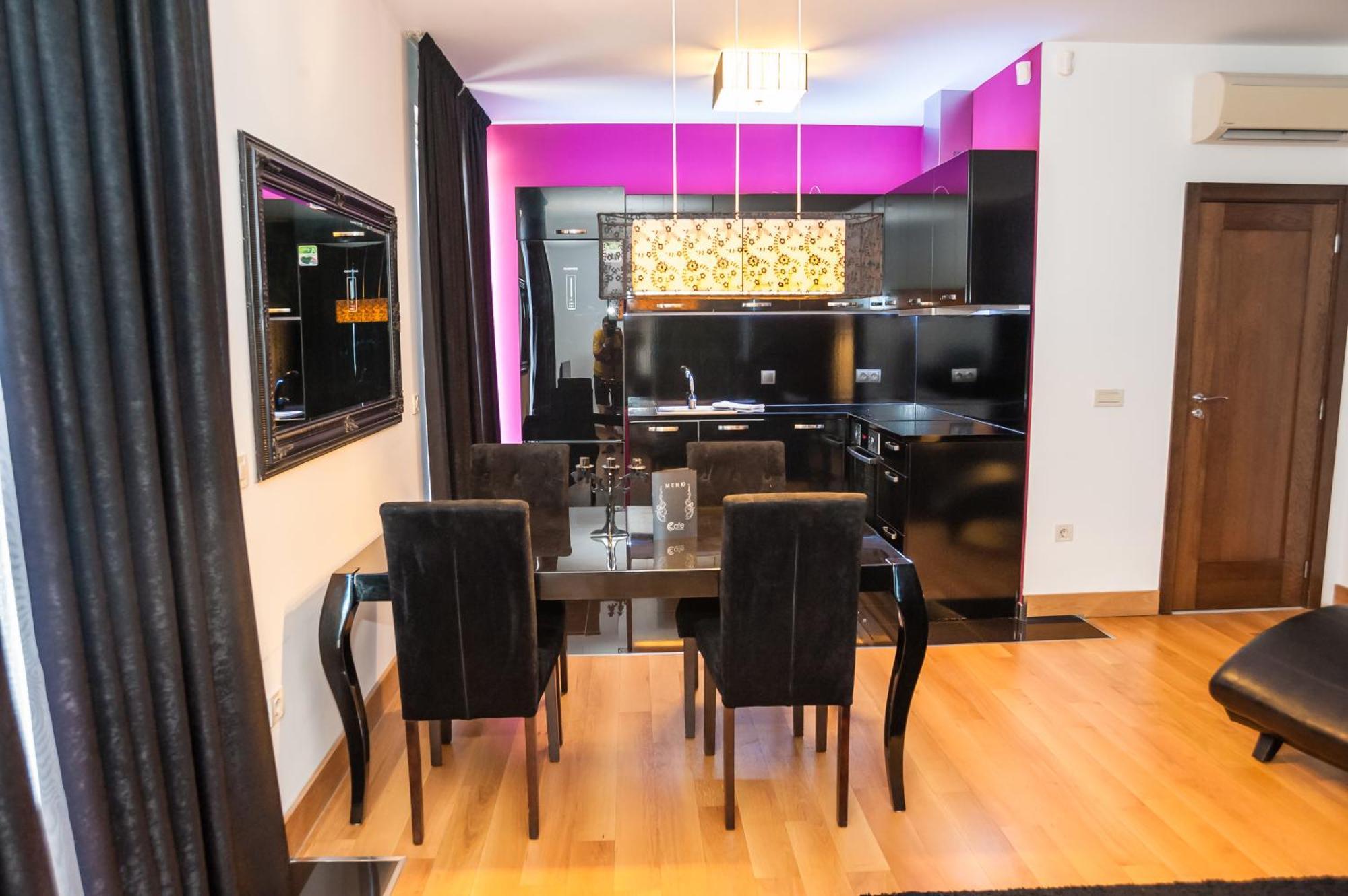Capital Center Apartment *